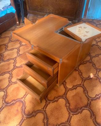 tavolino con cassetti