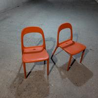 coppia di sedie Ikea arancioni 