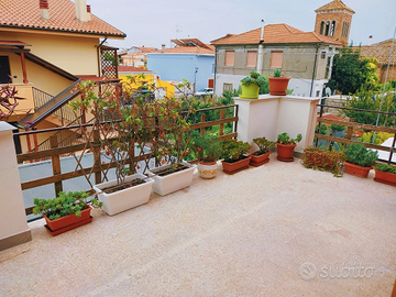 Appartamento 90 mq con terrazzo a Scerne di Pineto