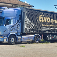 Scania 530 V8 con semirimorchi