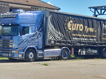 Scania 530 V8 con semirimorchi