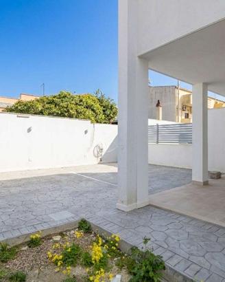 Nuova villa bifamiliare con ampio giardino