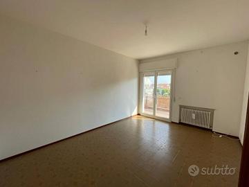 Appartamento di 160 m² con 5 locali e box auto a F