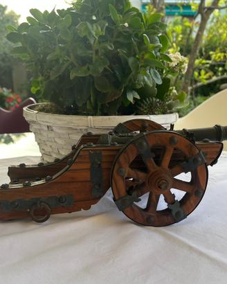 Cannone in miniatura in legno e ghisa