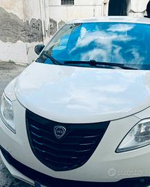 Auto Lancia ypsilon