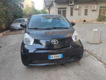 TOYOTA IQ