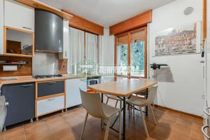 PORZIONE DI VILLA BIFAMILIARE LIBERA SUBITO