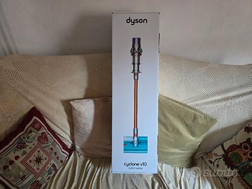dyson cyclone v10 submarine NUOVO