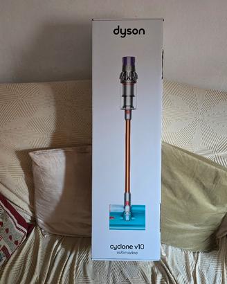 dyson cyclone v10 submarine NUOVO