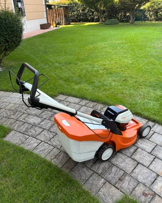 Tosaerba a batteria STIHL RMA 448 TC