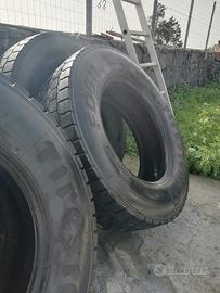 4 Pneumatici per camion