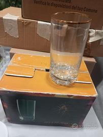 bicchieri con bordo dorato 