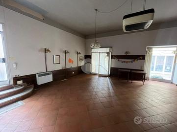 NEGOZIO A LONATO DEL GARDA