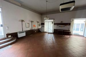 NEGOZIO A LONATO DEL GARDA