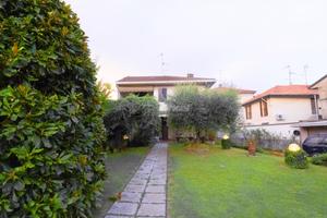 Villa indipendente a Varedo con giardino!!!