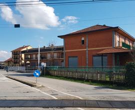 Locale Plurivetrinato in zona di forte passaggio