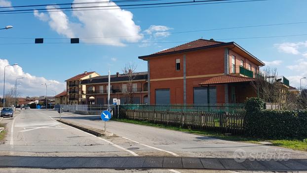 Locale Plurivetrinato in zona di forte passaggio