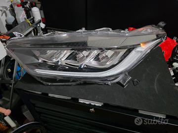 faro sx Toyota yaris 2021