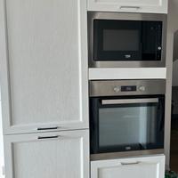 Colonna bianca cucina moderna + elettrodomestici