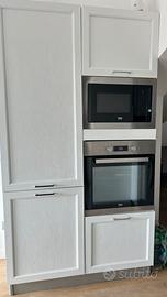 Colonna bianca cucina moderna + elettrodomestici