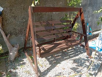 Dondolo in legno