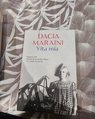 libro di Dacia Maraini  