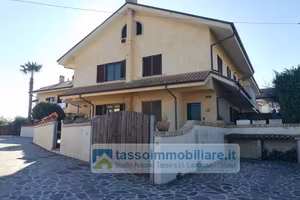 Villa di 155 m² con più di 5 locali a Ortona