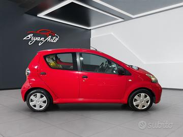 Toyota Aygo 1.0 12V VVT-i 5P Sol Connect RED