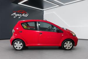 Toyota Aygo 1.0 12V VVT-i 5P Sol Connect RED