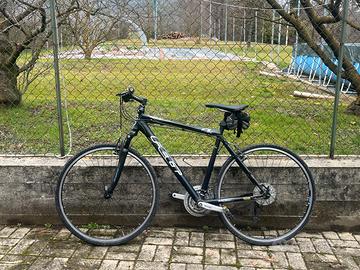 Bici ibrida Felt QX70 – Shimano Deore