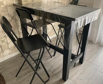 Tavolo bar alto e sedie