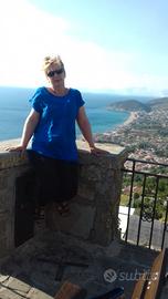 Donna dela pulizie tutto fare