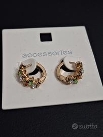 Orecchini a Cerchio Dorati con Cristalli Colorati