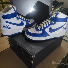 scarpe di vari modelli e misure