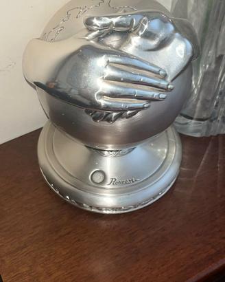 scultura LA PACE NEL MONDO autore Romar