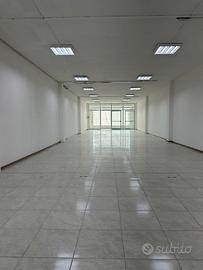 Locale commerciale 200 mq - Golden Store