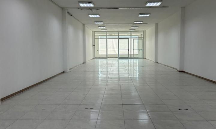 Locale commerciale 200 mq - Golden Store