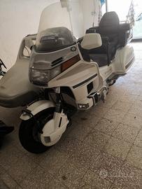 Honda GOLD WING 1500 con sidecar (1998)