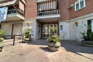 2 LOCALI A NAPOLI