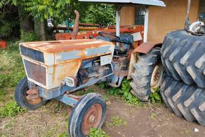 trattore agricolo non funzionante 