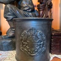 Bicchiere antico con stemma