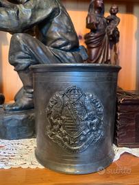 Bicchiere antico con stemma