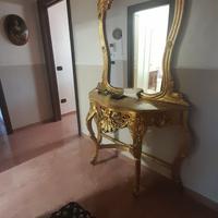 console oro con base in marmo 