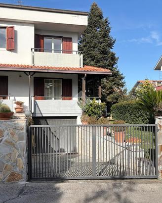 PORZIONE DI BIFAMILIARE A MOZZAGROGNA