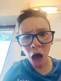 poster con faccia buffa