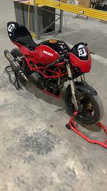 Ducati Monster 600 pronto pista