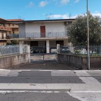 4 vani con posto auto