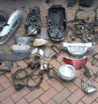 Beverly 500 06: scudo faro motore pompa pinza km