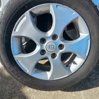 3 cerchi  da 16 gommati per kia venga o rio