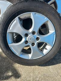 3 cerchi  da 16 gommati per kia venga o rio